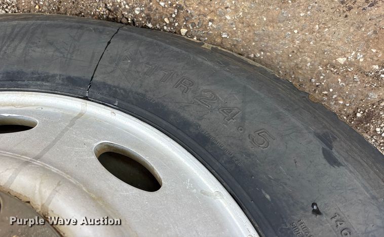 image for item ET7500 2007 Peterbilt 379 semi truck