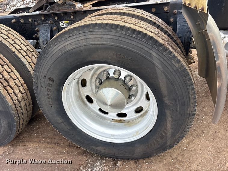 image for item ET7500 2007 Peterbilt 379 semi truck