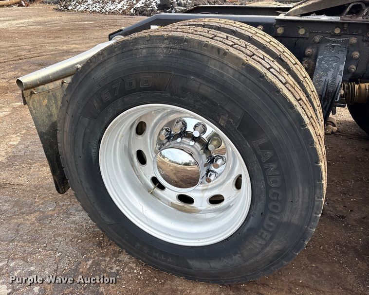 image for item ET7500 2007 Peterbilt 379 semi truck