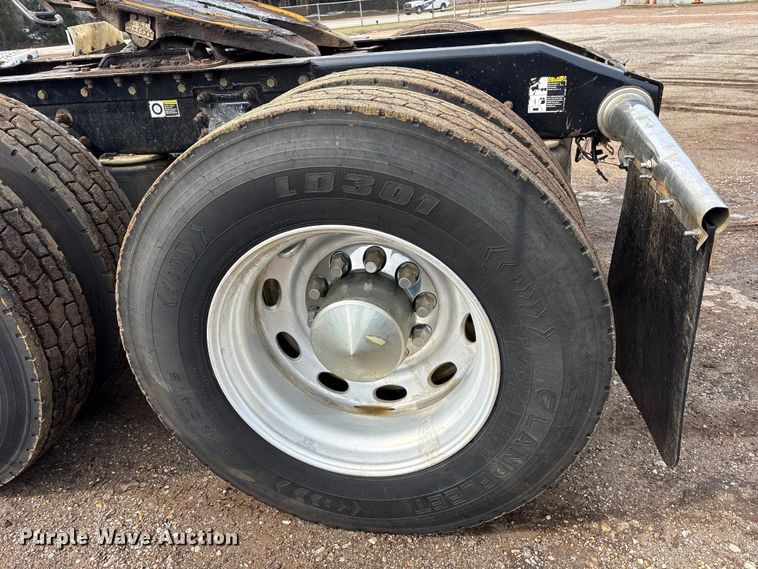 image for item ET7500 2007 Peterbilt 379 semi truck