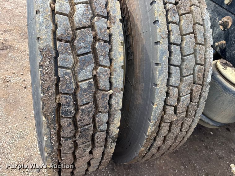 image for item ET7500 2007 Peterbilt 379 semi truck