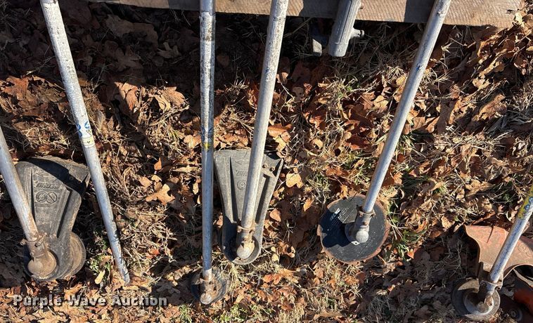 image for item EU0286 Lawn equipment