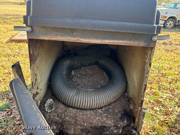 image for item EU0289 Agri Fab leaf vacuum 