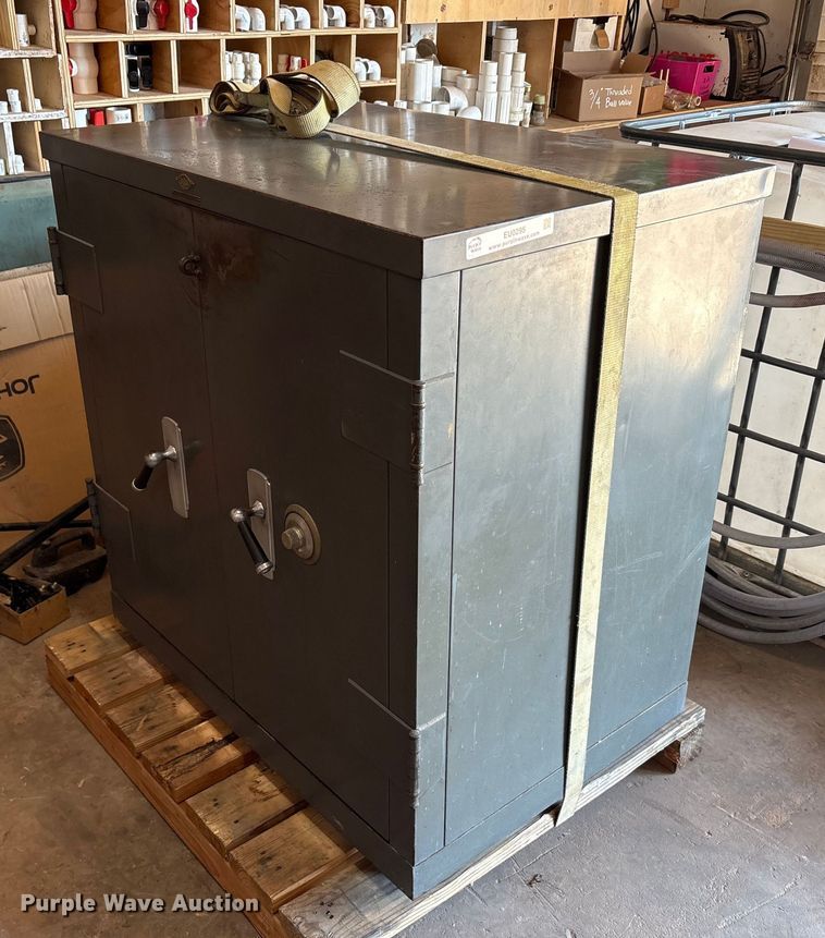 image for item EU0295 Art metal 146294 safe