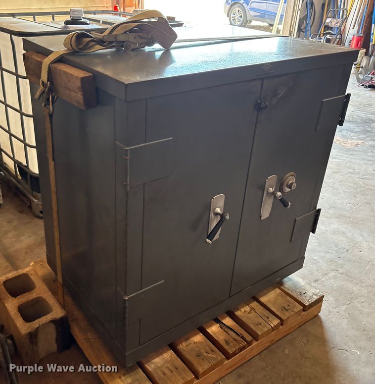 image for item EU0295 Art metal 146294 safe