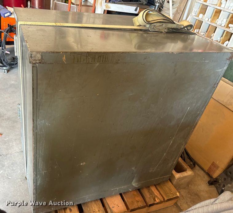 image for item EU0295 Art metal 146294 safe