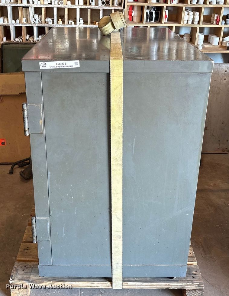 image for item EU0295 Art metal 146294 safe