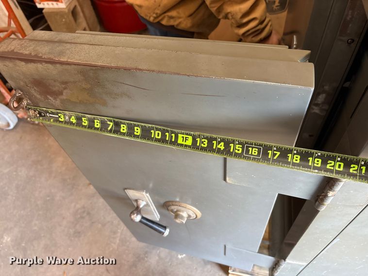 image for item EU0295 Art metal 146294 safe