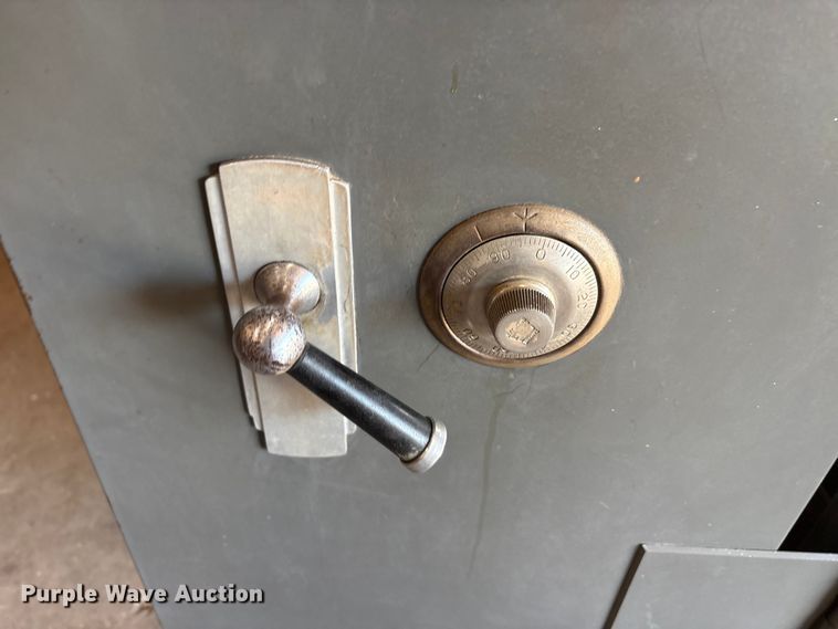 image for item EU0295 Art metal 146294 safe