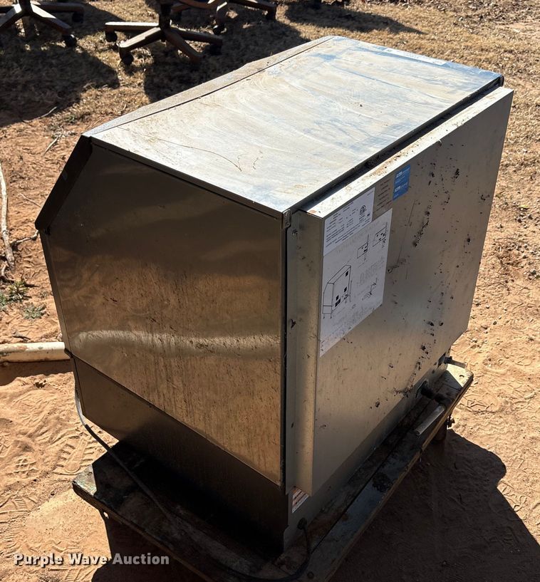 image for item EU0297 Manitowoc UYF0310A-161B ice maker