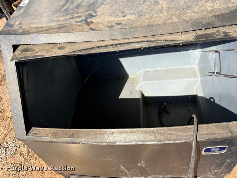 image for item EU0297 Manitowoc UYF0310A-161B ice maker