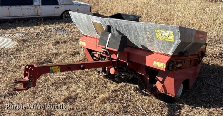 image for item EU0317 Top dresser 2500 spreader