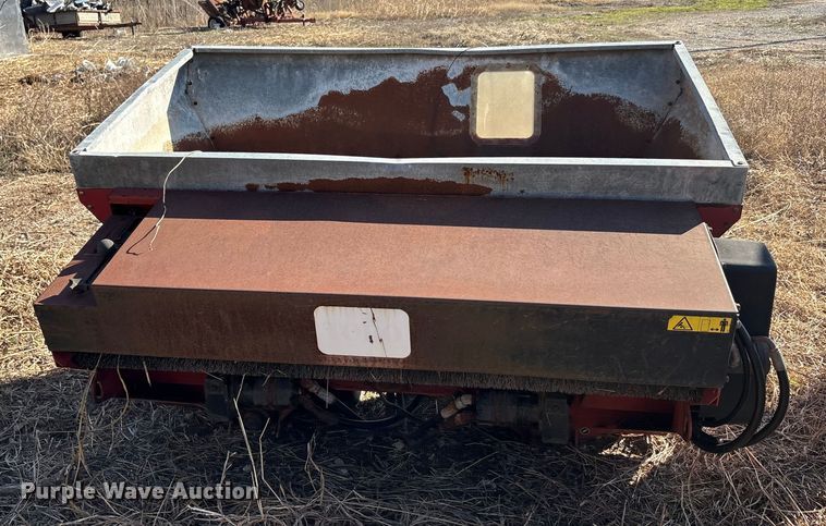 image for item EU0317 Top dresser 2500 spreader