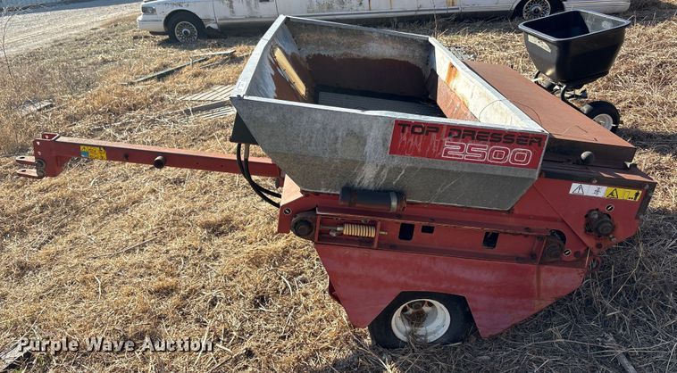 image for item EU0317 Top dresser 2500 spreader