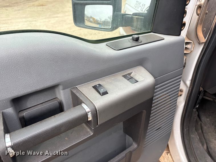 image for item EU4798 2012 Ford F350 Super Duty ambulance