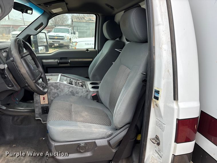 image for item EU4798 2012 Ford F350 Super Duty ambulance