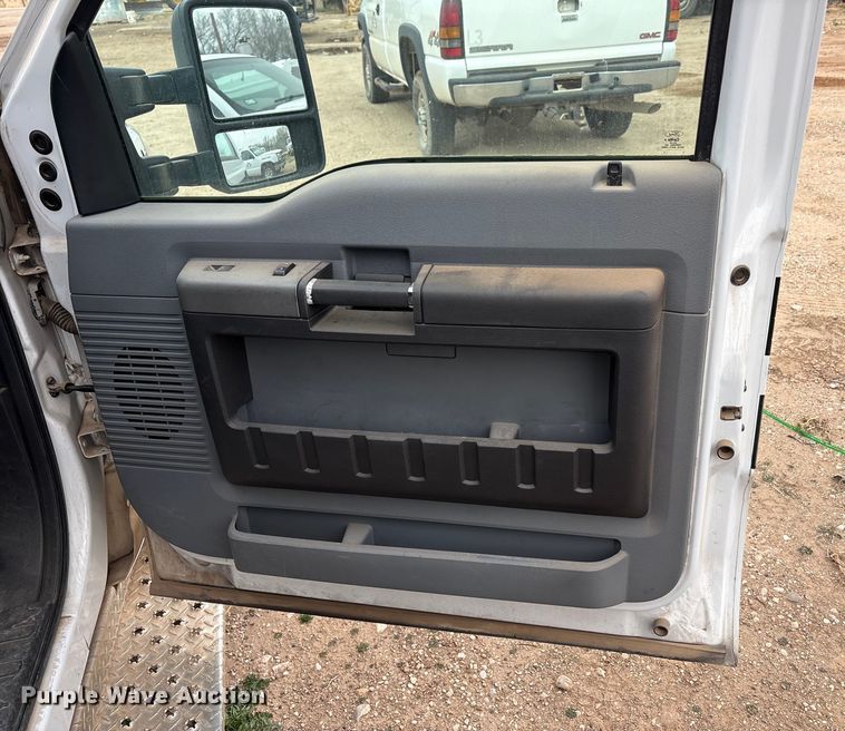 image for item EU4798 2012 Ford F350 Super Duty ambulance