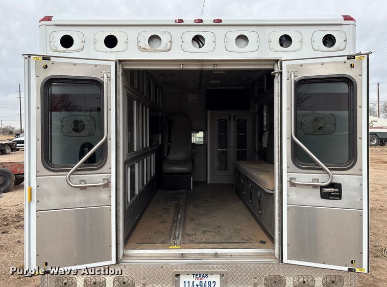 image for item EU4798 2012 Ford F350 Super Duty ambulance