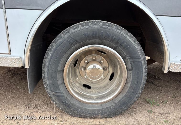 image for item EU4798 2012 Ford F350 Super Duty ambulance