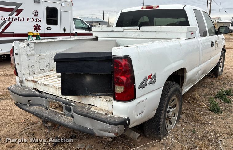 image for item EU4800 2005 Chevrolet Silverado 1500 Ext. Cab pickup truck