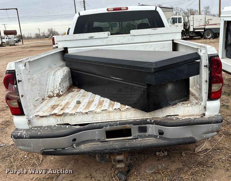 image for item EU4800 2005 Chevrolet Silverado 1500 Ext. Cab pickup truck