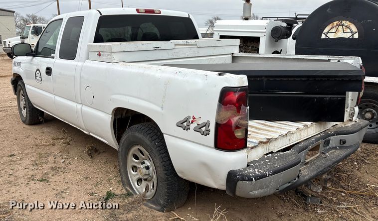 image for item EU4800 2005 Chevrolet Silverado 1500 Ext. Cab pickup truck