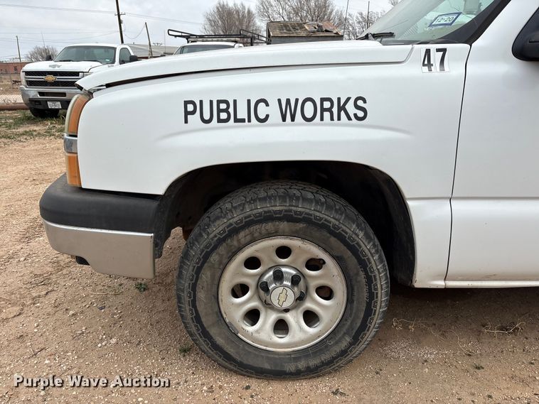 image for item EU4800 2005 Chevrolet Silverado 1500 Ext. Cab pickup truck
