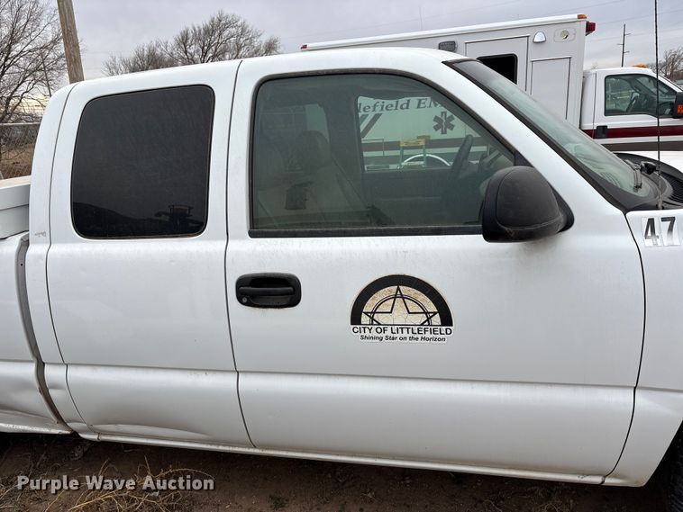 image for item EU4800 2005 Chevrolet Silverado 1500 Ext. Cab pickup truck