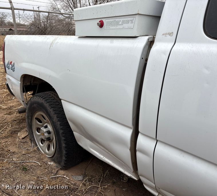 image for item EU4800 2005 Chevrolet Silverado 1500 Ext. Cab pickup truck