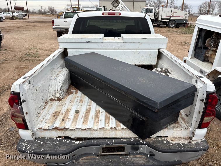 image for item EU4800 2005 Chevrolet Silverado 1500 Ext. Cab pickup truck