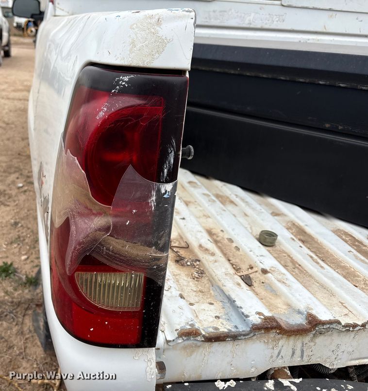 image for item EU4800 2005 Chevrolet Silverado 1500 Ext. Cab pickup truck