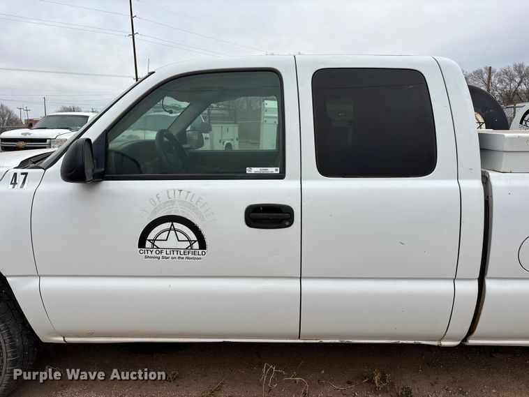 image for item EU4800 2005 Chevrolet Silverado 1500 Ext. Cab pickup truck