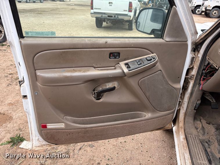 image for item EU4800 2005 Chevrolet Silverado 1500 Ext. Cab pickup truck