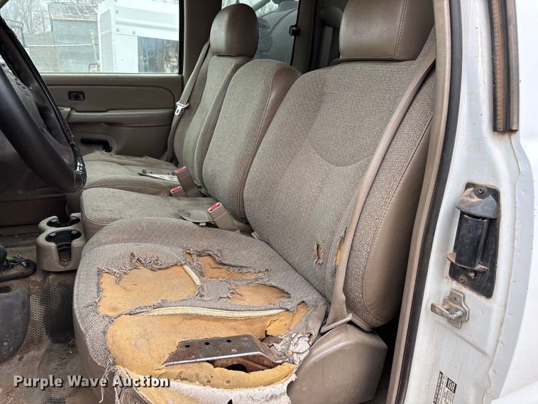 image for item EU4800 2005 Chevrolet Silverado 1500 Ext. Cab pickup truck