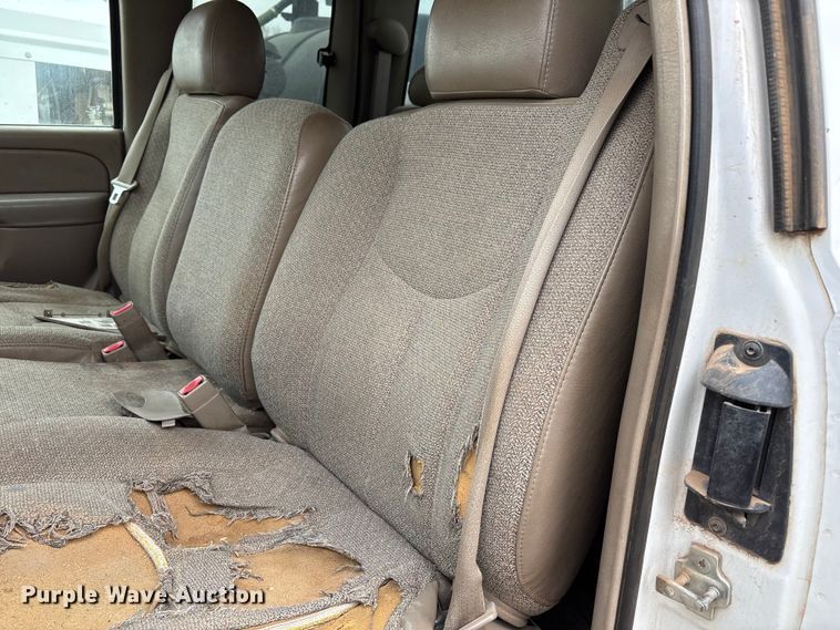 image for item EU4800 2005 Chevrolet Silverado 1500 Ext. Cab pickup truck