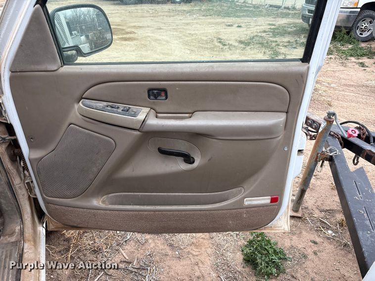 image for item EU4800 2005 Chevrolet Silverado 1500 Ext. Cab pickup truck