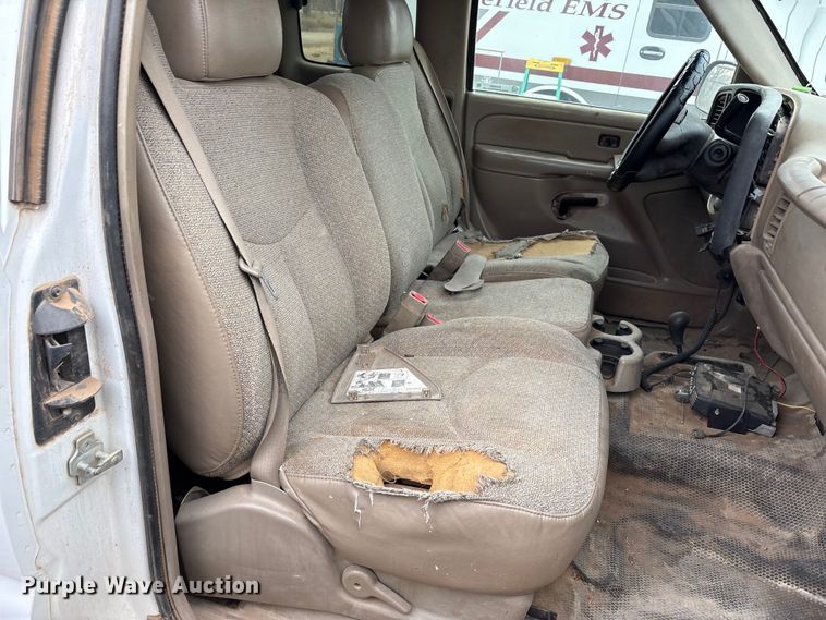 image for item EU4800 2005 Chevrolet Silverado 1500 Ext. Cab pickup truck