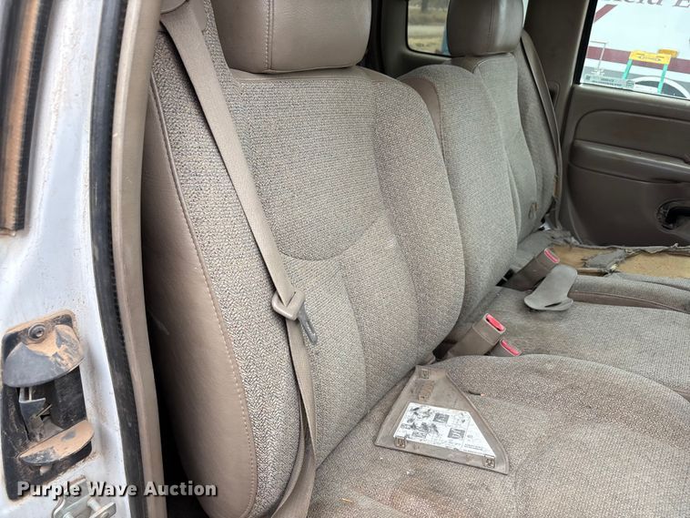 image for item EU4800 2005 Chevrolet Silverado 1500 Ext. Cab pickup truck