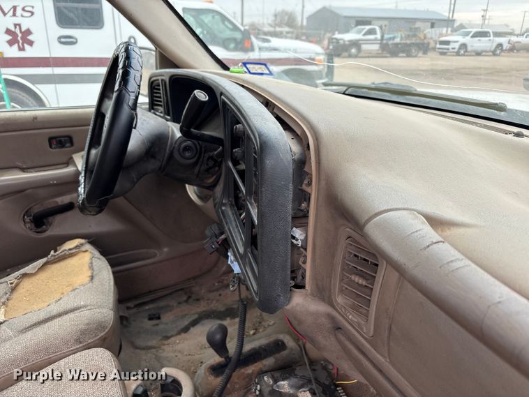 image for item EU4800 2005 Chevrolet Silverado 1500 Ext. Cab pickup truck