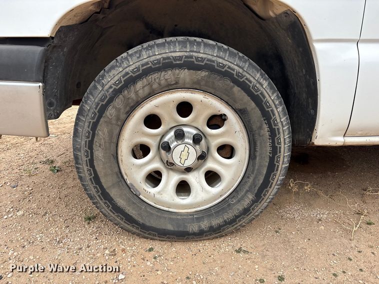 image for item EU4800 2005 Chevrolet Silverado 1500 Ext. Cab pickup truck