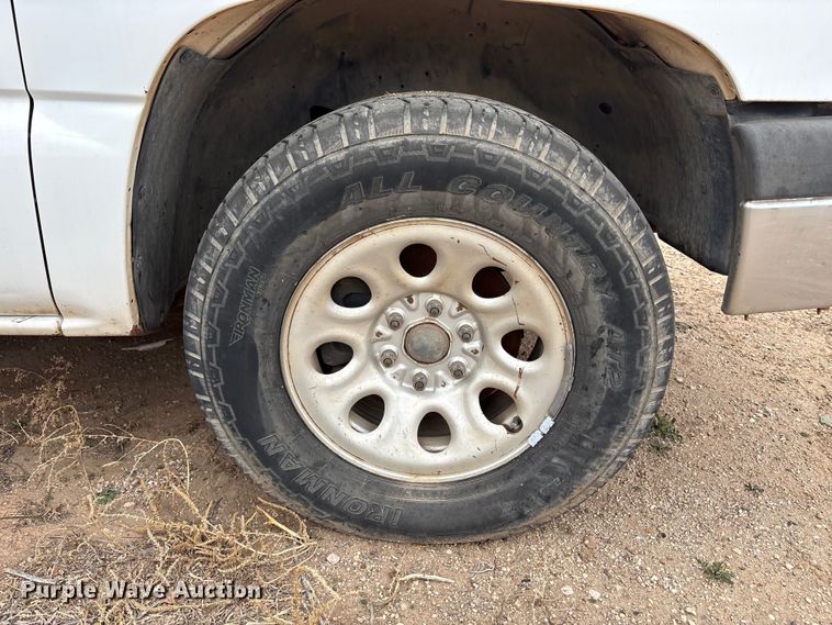 image for item EU4800 2005 Chevrolet Silverado 1500 Ext. Cab pickup truck