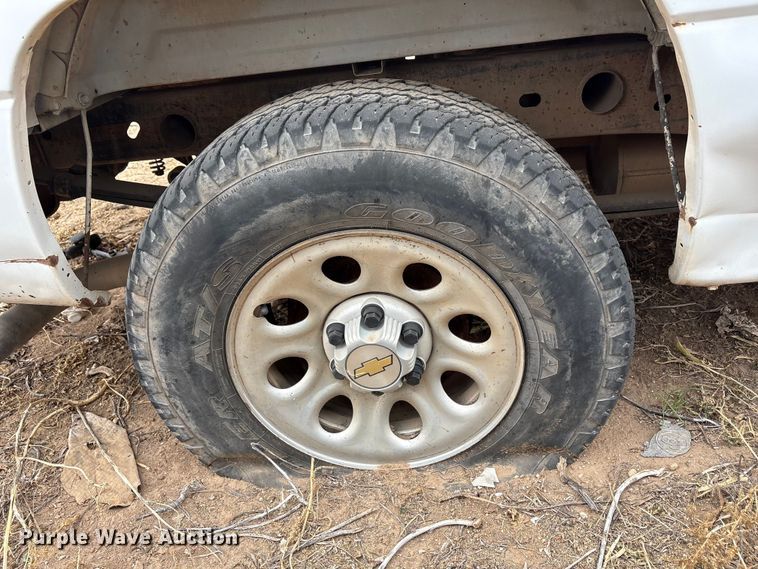 image for item EU4800 2005 Chevrolet Silverado 1500 Ext. Cab pickup truck