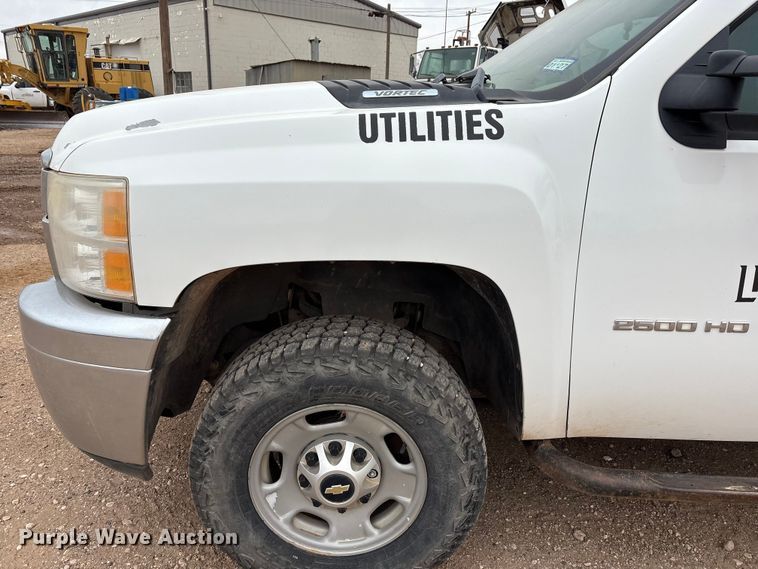 image for item EU4801 2013 Chevrolet Silverado 2500HD utility bed pickup truck