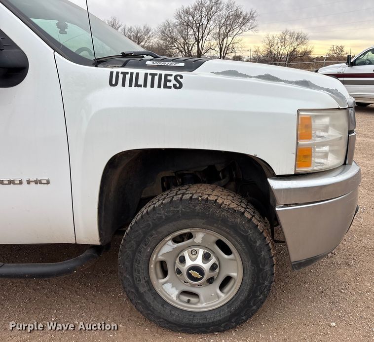 image for item EU4801 2013 Chevrolet Silverado 2500HD utility bed pickup truck