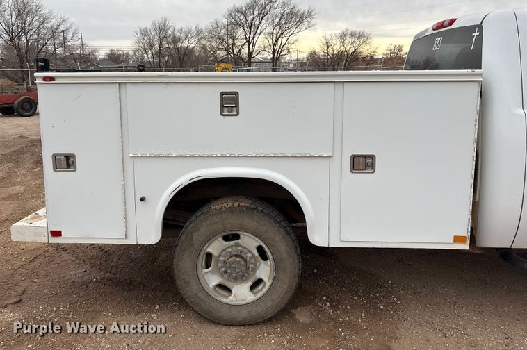 image for item EU4801 2013 Chevrolet Silverado 2500HD utility bed pickup truck