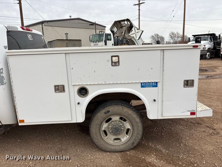 image for item EU4801 2013 Chevrolet Silverado 2500HD utility bed pickup truck