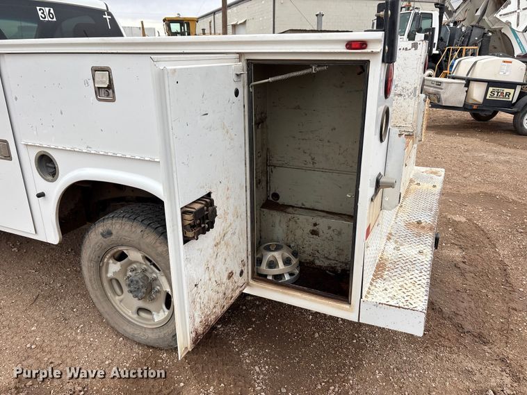 image for item EU4801 2013 Chevrolet Silverado 2500HD utility bed pickup truck