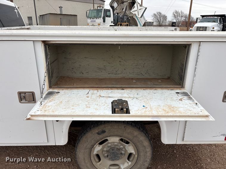 image for item EU4801 2013 Chevrolet Silverado 2500HD utility bed pickup truck