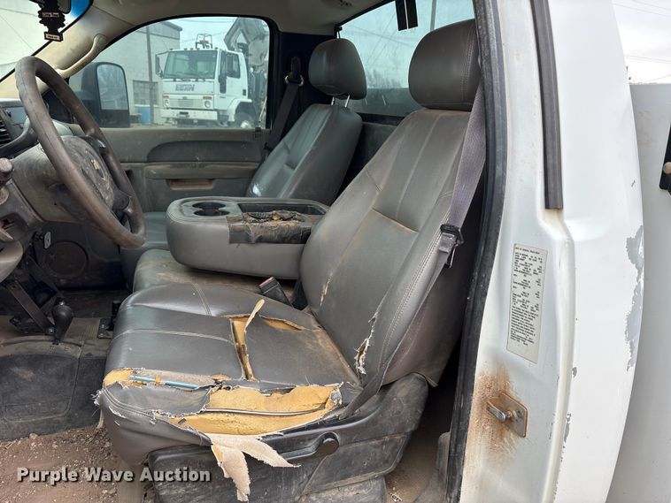 image for item EU4801 2013 Chevrolet Silverado 2500HD utility bed pickup truck