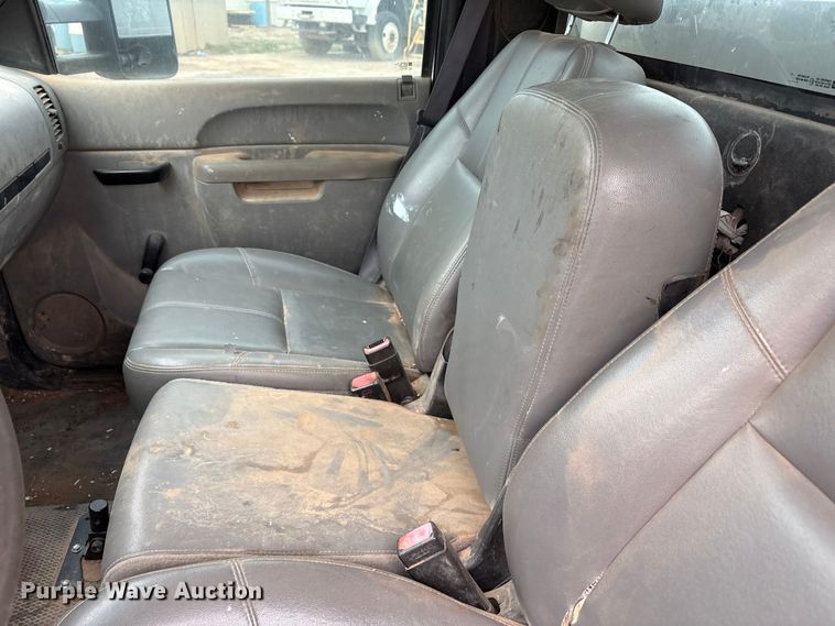 image for item EU4801 2013 Chevrolet Silverado 2500HD utility bed pickup truck